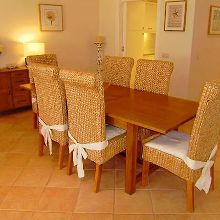 Sleeps 6 Pool Air Con T479943 *