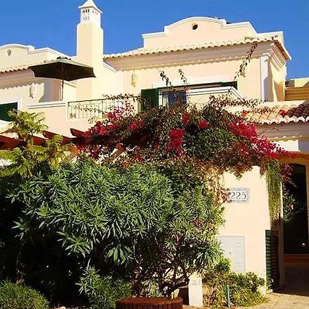 Villa Sleeps 6 Pool Air Con T479943 Vale do Lobo